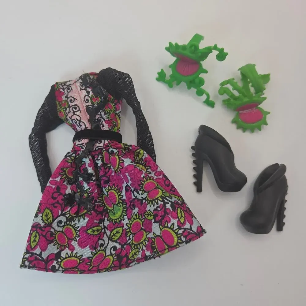Monster High Venus McFlytrap Gloom & Bloom Dress, Shoes & Hair Clips